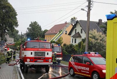 Schock: Blitz schlägt in Einfamilienhaus ein - Blitzeinschlag in Kuhschnappel in einem Einfamilienhaus in Ernst-Schneller-Straße. Foto: Andreas Kretschel