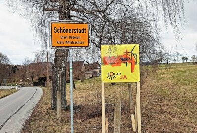 Schönerstadt: Plakate der Bürgerinitiative wurden beschmiert - Im Oederaner Ortsteil Schönerstadt wurde Plakate und Hauswände beschmiert. Die Taten wurden zur Anzeige gebracht. Fotos: Uwe Klöden