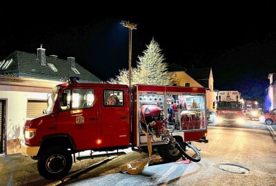 Schornsteinbrand in Schneeberg: Schneller Einsatz der Feuerwehren - Die Feuerwehr konnte den Schornsteinbrand löschen. Foto: Daniel Unger