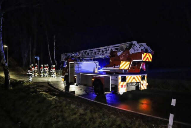 Feuerwehren aus Albernau, Aue, Bockau und Zschorlau rückten an. Foto: Niko Mutschmann