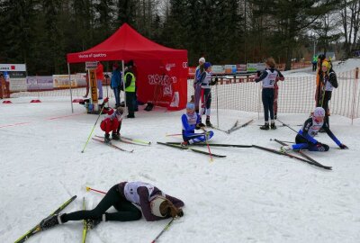 Schülercup-Rennen in Gelobtland wecken große Freude - Völlig erschöpft mussten die Teilnehmer im Ziel erst einmal durchpusten. Foto: Andreas Bauer