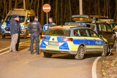 Schüsse in Connewitz: Mercedes-Fahrer flüchtet vor Polizei - Ein Mercedes-Fahrer flüchtete vor der Polizei, worauf es zu Schüssen kam. Foto: Erik-Holm Langhof