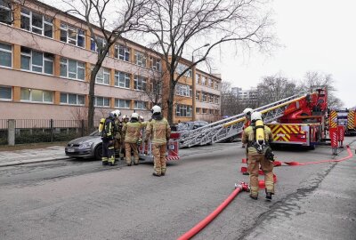 Schule in Sachsen nach Brand auf Toilette evakutiert! - Dresdner Oberschule nach Brand evakuiert. Foto: Roland Halkasch