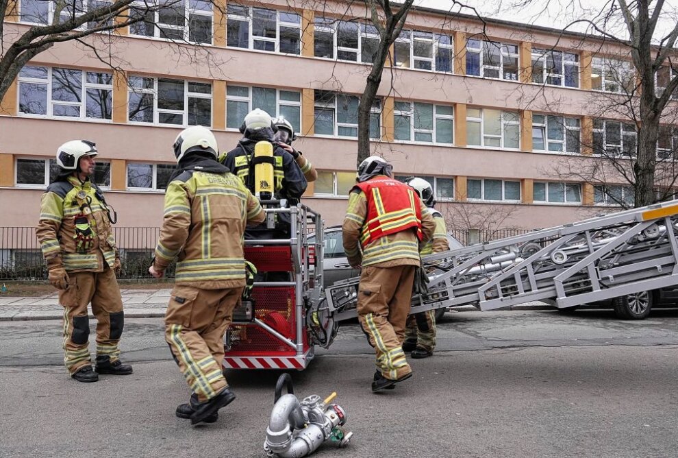 Dresdner Oberschule nach Brand evakuiert. Foto: Roland Halkasch
