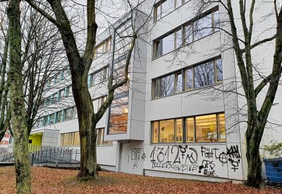 Schulgebäude an der Hoffmannstraße beschmiert - Die Schmierereien. Foto: Harry Härtel