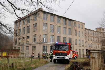 Schuppenbrand in Falkenau - Feuerwehr und Polizei kamen am gestrigen Nachmittag in der Dorfstraße zum Einsatz.