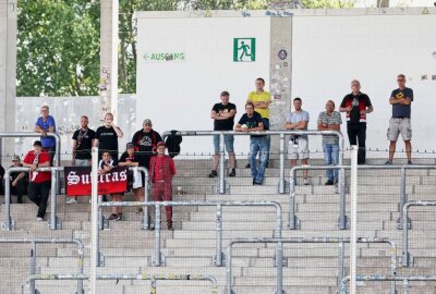 Schwäne konnten Chancen zum Siegtreffer nicht nutzen - Fans von Viktoria Köln. Foto: PICTURE POINT / S. Sonntag