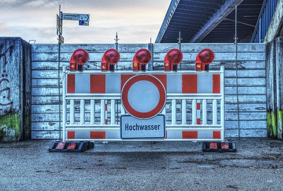 Die Landestalsperrenverwaltung Sachsen beginnt am Donnerstagmorgen mit dem Bau einer Hochwasserschutzmauer in Schwarzenberg (Erzgebirgskreis) am linken Ufer des Schwarzwassers. Foto: distelAPPArath/ pixabay