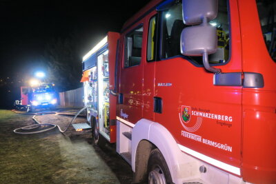 Schwarzenberg: Schuppen steht in Flammen - Der Brand wurde schnell gelöscht und größere Schäden verhindert. 