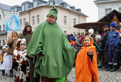 Schwarzenberger Märchenumzug: Dieses Kostüm hat der Oberbürgermeister getragen - Märchenumzug 2023 - Foto: Katja Lippmann-Wagner