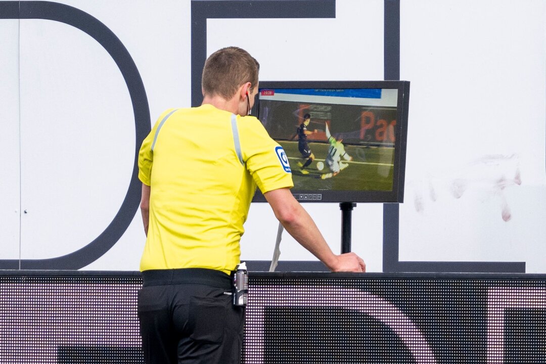Schweden stellt sich gegen Videobeweis im Fußball - In Schwedens Profifußball wird es auch weiterhin keinen Videobeweis geben.