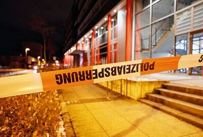 Schwer verletzt: Mann mit Messer im Rücken gefunden - Messerstecherei in Chemnitz. (Foto: Harry Härtel)