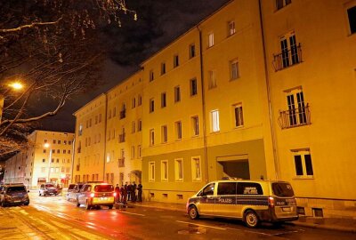 Schwer verletzt: Mann mit Messer im Rücken gefunden - Messerstecherei in Chemnitz. (Foto: Harry Härtel)