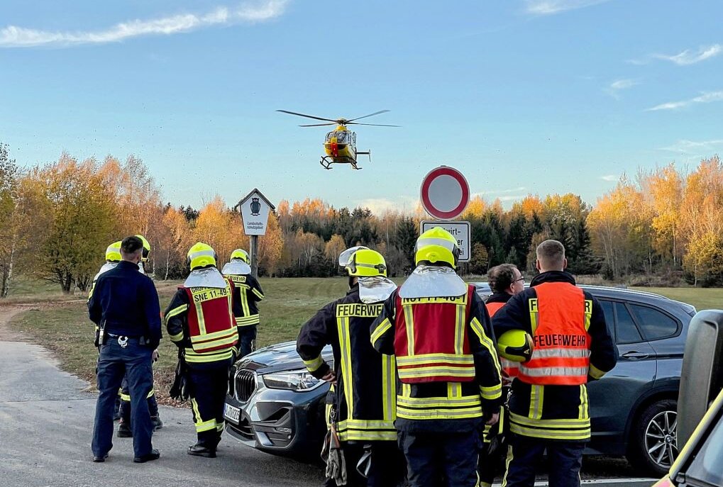 Schwer verletzt: PKW kommt auf B169 von Fahrbahn ab - In Schneeberg kam es zu einem Unfall, bei dem eine Person schwer verletzt wurde. Foto: Daniel Unger