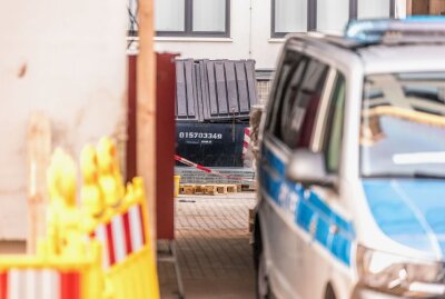 Schwerer Arbeitsunfall: 21-Jähriger verstirbt nach Sturz von Baugerüst - In Leipzig kam es zu einem tödlichen Arbeitsunfall. Foto: Christian Grube