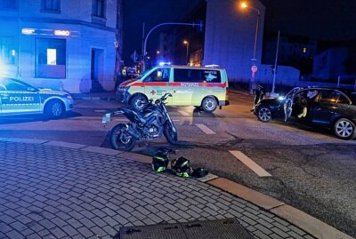Schwerer Crash auf dem Sonnenberg: PKW übersieht Motorradfahrer - PKW übersieht ein Motorrad Kawasaki und es kommt zum Crash. Foto: Jan Haertel
