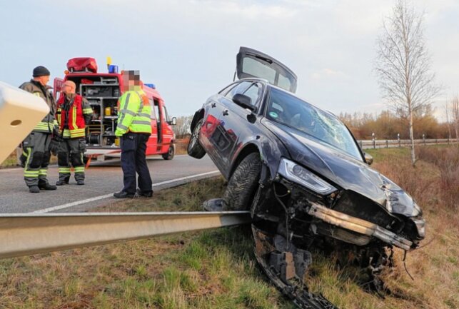 Schwerer Unfall am Mittwochabend auf der A4 bei Lichtenau. Foto: Jan Härtel