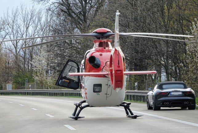 Auf der A4 bei Wilsdruff ereignete sich am Dienstagabend ein schwerer Unfall. Foto: Roland Halkasch