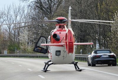Schwerer Crash auf der A4: LKW kracht in Stauende - Auf der A4 bei Wilsdruff ereignete sich am Dienstagabend ein schwerer Unfall. Foto: Roland Halkasch
