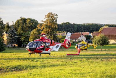 Schwerer Crash bei Gelenau: Zwei Schwerverletzte werden geborgen - Schwerer Crash bei Gelenau (Kamenz). Foto: xcitepress/Rico Loeb