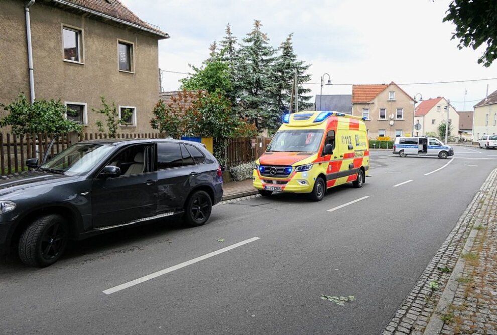 Schwerer Crash: Fahrer musste befreit werden - Ein Unfall ereignete sich in Beiersdorf, der Fahrer erlitt einen Schock. Foto: Sören Müller