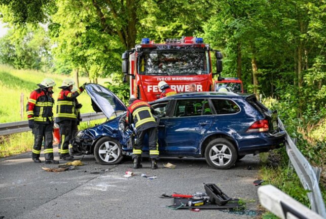 Schwerer Crash führt zu Rettungshubschrauber-Einsatz - Unfall in der Lausitz. Foto: LausitzNews.de/Philipp Grohmann