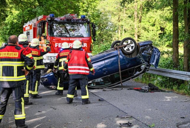 Schwerer Crash führt zu Rettungshubschrauber-Einsatz - Unfall in der Lausitz. Foto: LausitzNews.de/Philipp Grohmann