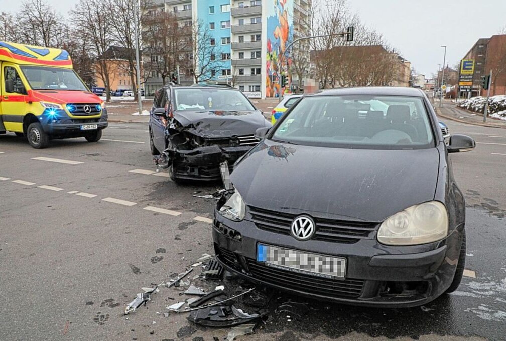 Schwerer Crash im Chemnitzer Zentrum - Unfall in Chemnitz. Foto: ChemPic