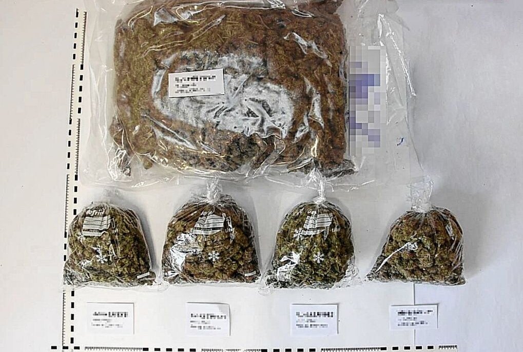 Schwerer Drogenfund in Chemnitz: Vier Kilogramm Marihuana und fast 40.000 Euro - Foto: Polizeidirektion Chemnitz