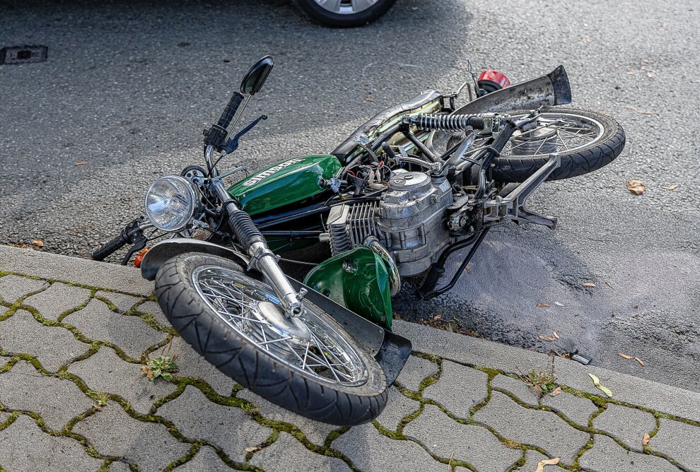 Schwerer Moped-Unfall in Rodewisch: Rettungshubschrauber im Einsatz - Schwerer Moped-Unfall in Rodewisch. Foto: David Rötzschke