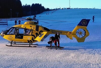 Schwerer Rodelunfall im Erzgebirge: 4-jähriges Kind auf Skihang verletzt - Ein Kind verunfallte beim Rodeln. Foto: André März