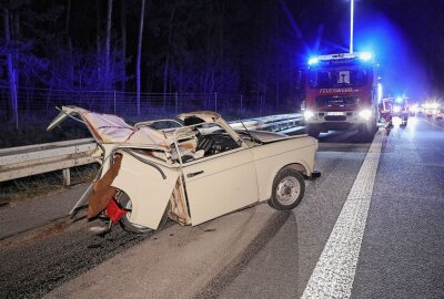Schwerer Unfall auf A13: Crash zwischen Trabant und Golf - Der Trabant erlitt einen sehr großen Schaden. Foro: Roland Halkasch