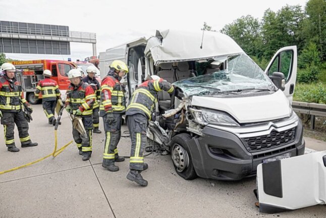 Schwerer Unfall auf A4 bei Chemnitz - Auf der A4 bei Chemnitz kam es zu einem schweren Verkehrsunfall. Foto: Harry Härtel