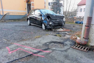 Schwerer Unfall auf B101: PKW erfasst 70-jährige Passantin - In Freiberg wurde eine 70-jährige Fußgängerin schwer verletzt. Foto: Marcel Schlenkrich