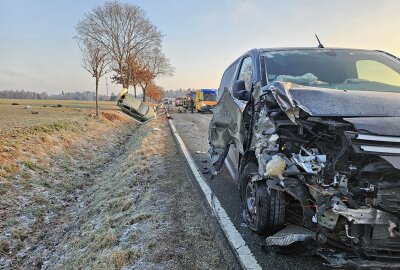 Schwerer Unfall auf B173 in Lichtentanne - Auch der Citroen erlitt einen Totalschaden. Foto: Mike Müller