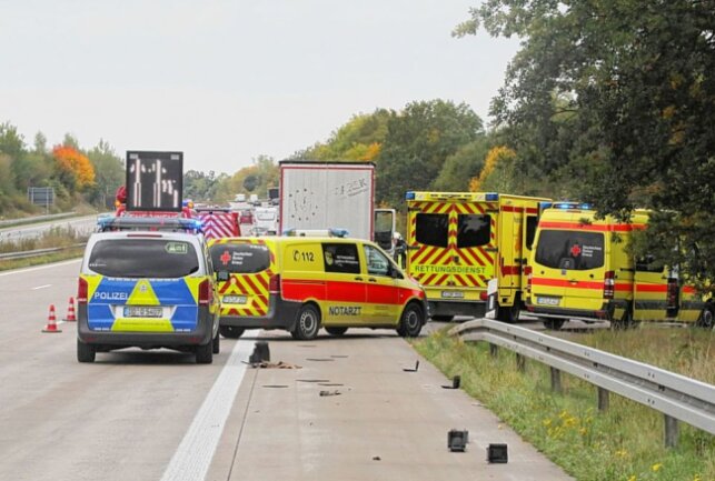 Schwerer Unfall auf der A4: PKW-Insassen hatten Schutzengel - Am Samstagvormittag wurden Feuerwehr und Rettungskräfte auf die A4 bei Frankenberg gerufen. Foto: ChemPic