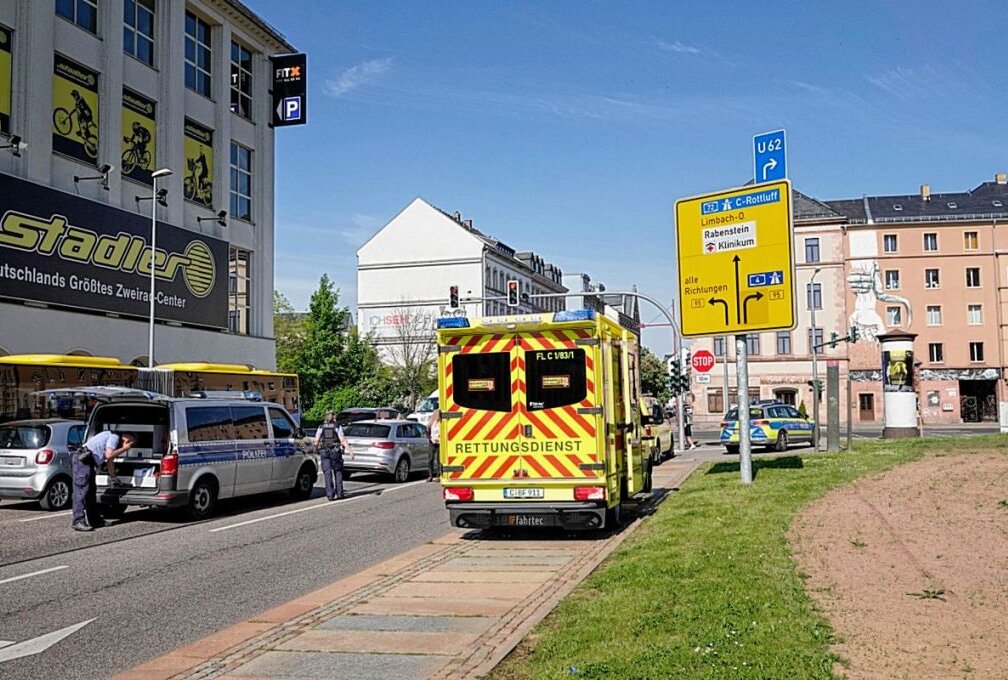 Schwerer Unfall: Fußgängerin von Audi auf Hartmannstraße erfasst - Die Fußgängerin wurder schwer verletzt. Foto: Harry Härtel/haertelpress