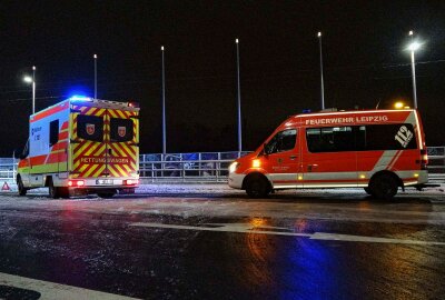 Schwerer Unfall mit fünf Fahrzeugen samt Rettungswagen in Leipzig - Am Dienstag wurde die Feuerwehr und der Rettungsdienst der Stadt Leipzig gegen 18.15 Uhr auf die Torgauerstraße alarmiert. Foto: xcitepress