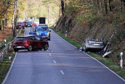 Schwerer Unfall: Personen mit lebensbedrohlichen Verletzungen - In Dippoldiswalde ereignete sich ein sehr schwerer Verkehrsunfall mit schwer verletzten Personen. Foto: Roland Halkasch