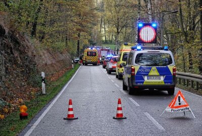 Schwerer Unfall: Personen mit lebensbedrohlichen Verletzungen - In Dippoldiswalde ereignete sich ein sehr schwerer Verkehrsunfall mit schwer verletzten Personen. Foto: Roland Halkasch