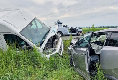Schwerer Unfall südlich von Leipzig - Ursache Regelverstoß - Die Unfallstelle nahe Leipzig. Foto: Christian Grube