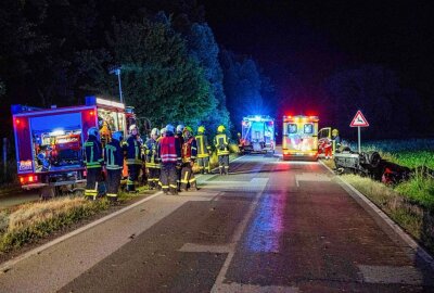 Schwerer Verkehrsunfall: 28-Jähriger schwer verletzt und reanimiert - Auf der Olbersdorfer Straße kam es in der Nacht zu einem schweren Unfall. Foto: xcitepress/Thomas Baier