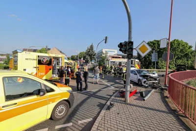 Schwerer Verkehrsunfall auf B175 mit vier Verletzten und hohem Sachschaden - Freitagabend kam es zu einem schweren Verkehrsunfall auf der B175. Foto: Andreas Kretschel