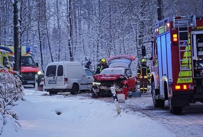 Schwerer Verkehrsunfall auf B96: Mehrere verletzte Personen - Am Dienstagnachmittag ereignete sich auf der B96 zwischen Wurbis und Oppach am "Wurbiser Berg" ein schwerer Verkehrsunfall. Foto: Lausitznews.de/ Jens Kaczmarek