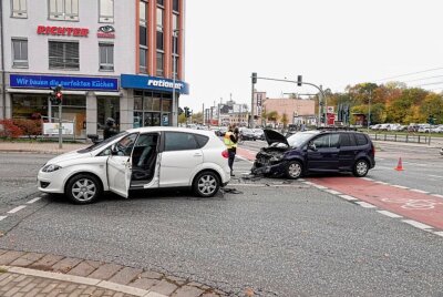 Schwerer Verkehrsunfall auf dem Kaßberg - Schwerer Verkehrsunfall in Chemnitz. Foto: Harry Härtel