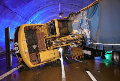 Schwerer Verkehrsunfall auf der A17: Autobahn voll gesperrt - Ein schwerer Verkehrsunfall ereignete sich auf der A17. Foto: Roland Halkasch
