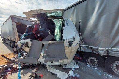 Schwerer Verkehrsunfall auf der A9 bei Leipzig. Foto: Christian Grube