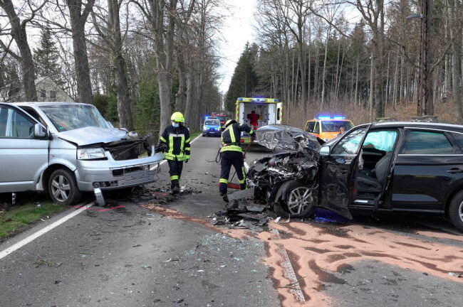 Am Sonntag ereignete sich gegen 16 Uhr auf der S236, zwischen Augustusburg und Erdmannsdorf, ein schwerer Verkehrsunfall. Foto: Harry Härtel