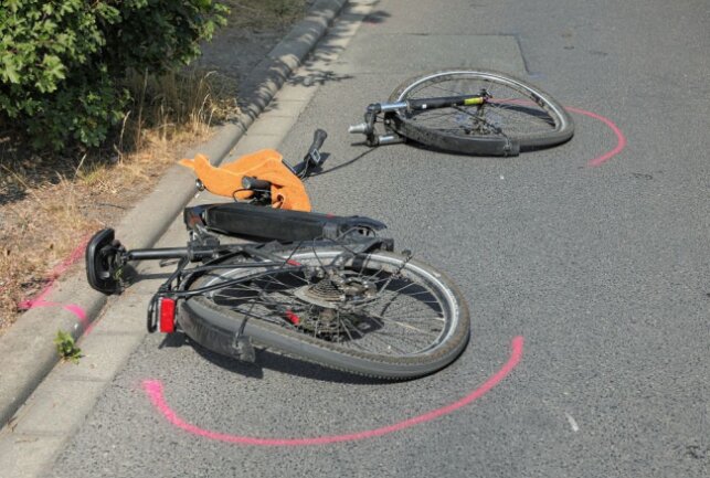 Heute Morgen kollidierte ein Radfahrer mit einem PKW. Foto: Roland Halkasch
