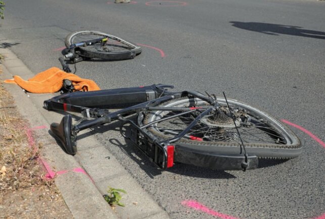 Heute Morgen kollidierte ein Radfahrer mit einem PKW. Foto: Roland Halkasch